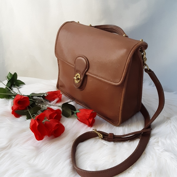 Coach Handbags - Coach Vintage Willis Station Crossbody Bag
